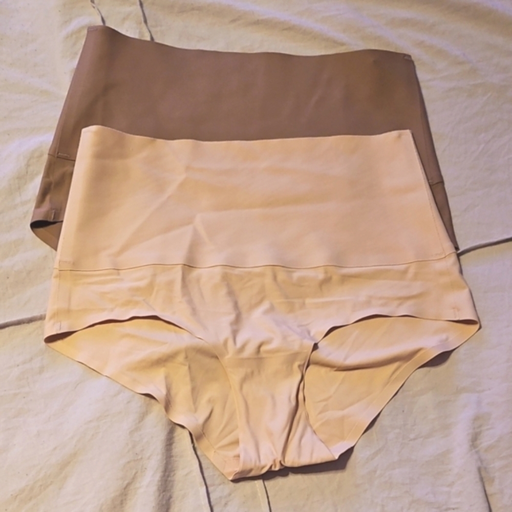 FIT Figure Improving Technology High-Waisted Seamless Briefs in Nude and Brown